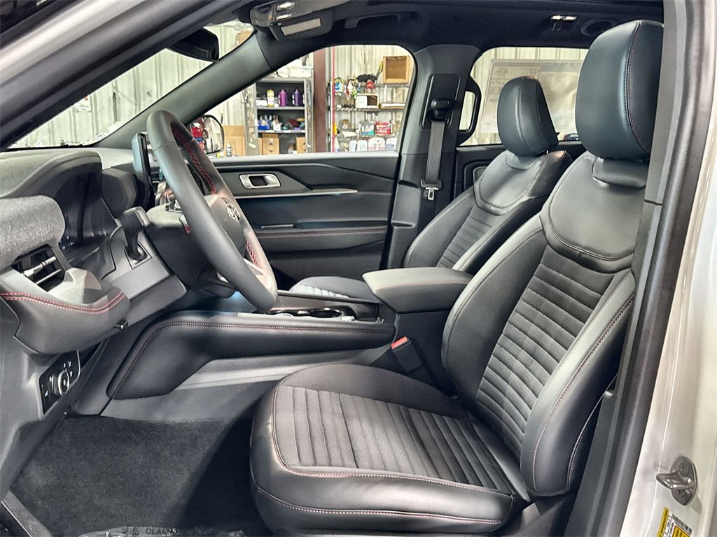 New 2026 Ford Explorer ST-Line w/ ST-Line Street Pack image 12