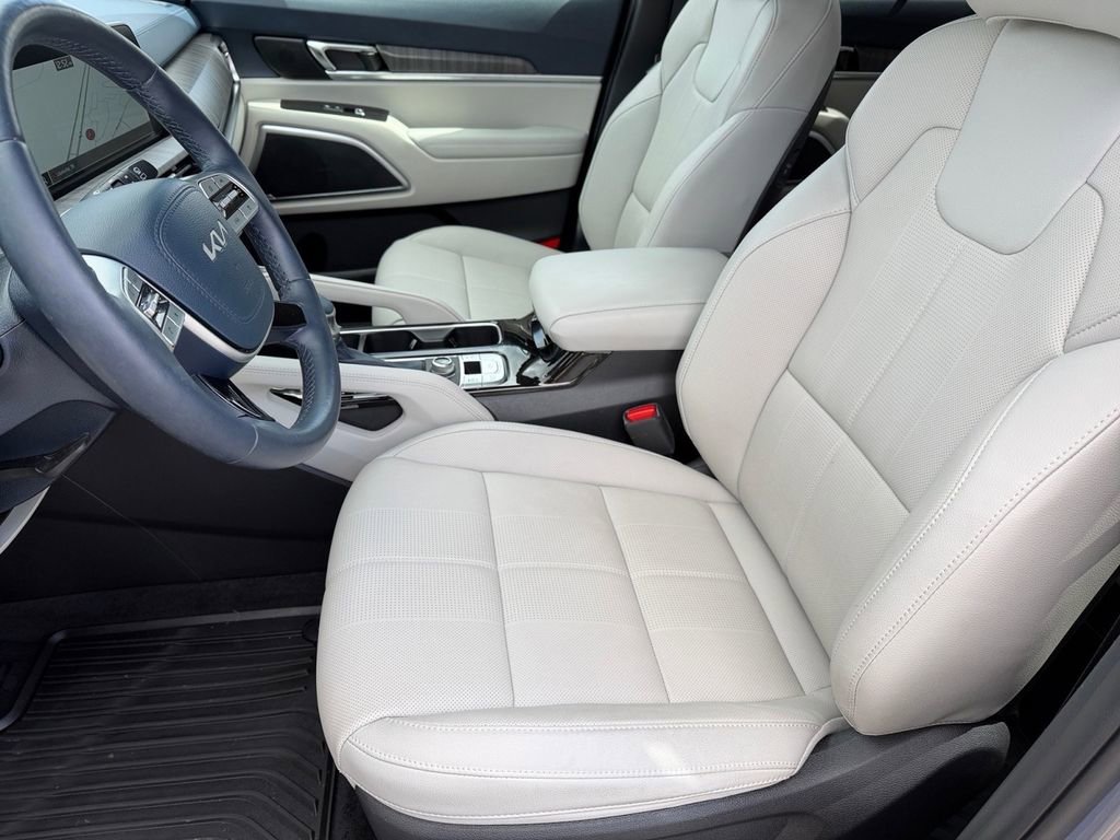 Used 2025 Kia Telluride EX w/ EX Captain's Chair Package image 10