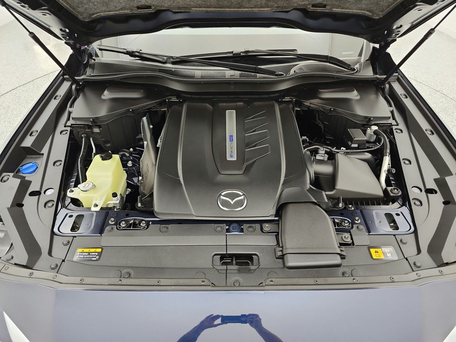 Used 2024 MAZDA CX-90 Plug-In Hybrid w/ Preferred AWD/4WD image 16