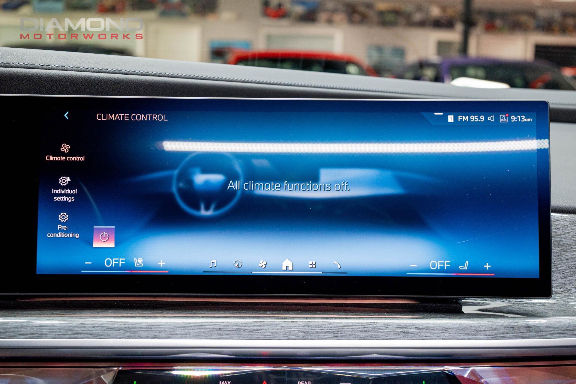 Used 2023 BMW i7 xDrive60 image 97