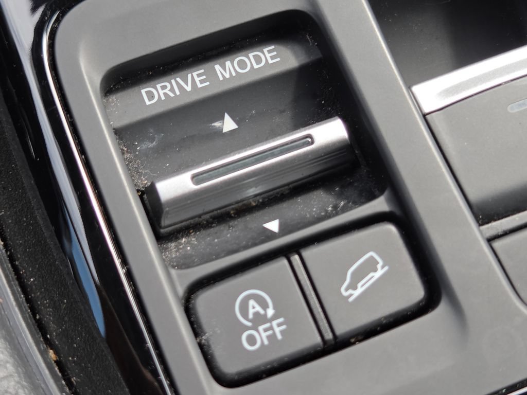 Certified 2025 Honda Pilot Touring image 11
