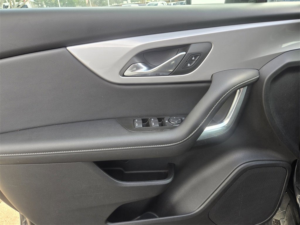Used 2025 Chevrolet Blazer LT image 11