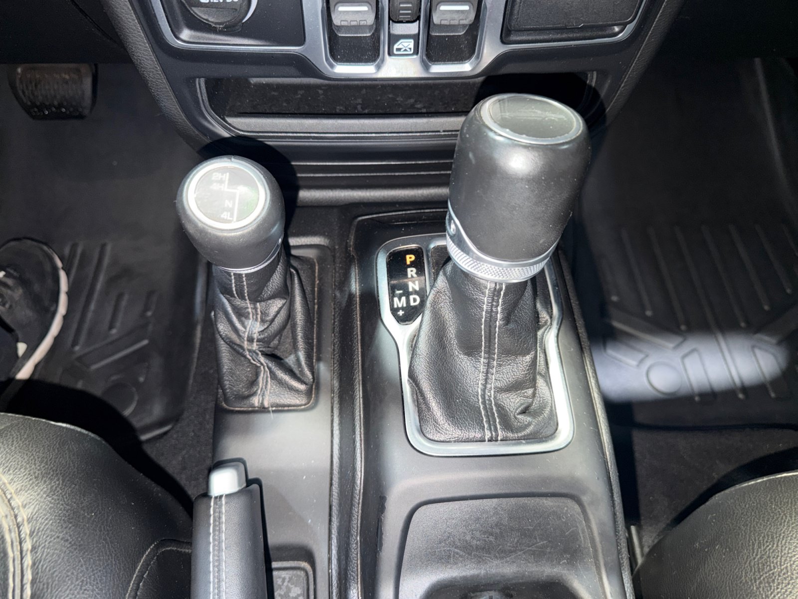 Used 2020 Jeep Gladiator Overland AWD/4WD image 28