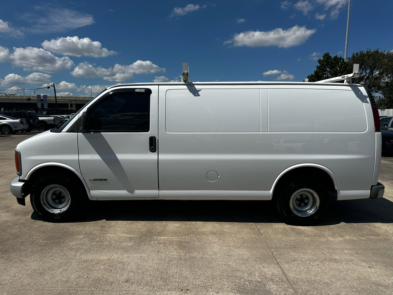Used 2001 Chevrolet Express 1500 image 2