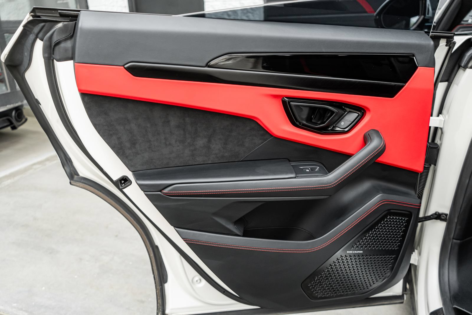 Used 2023 Lamborghini Urus S AWD/4WD image 33