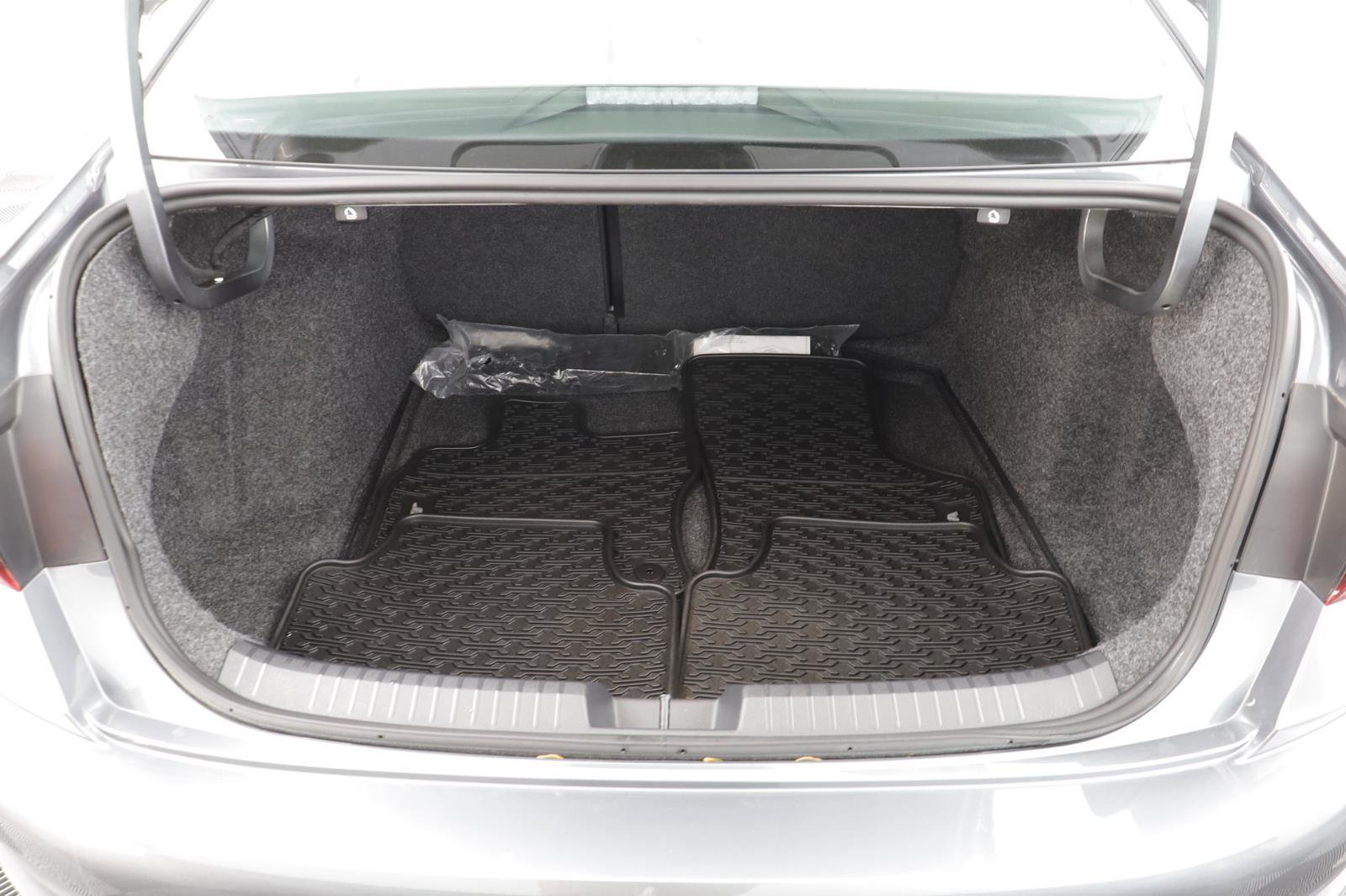 Used 2025 Volkswagen Jetta SE w/ Black Wheel Package image 17