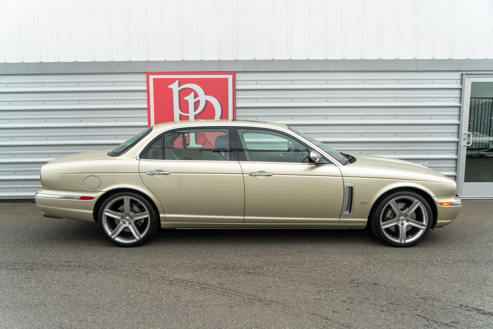Used 2006 Jaguar XJ Vanden Plas Super V8 Portfolio RWD image 64