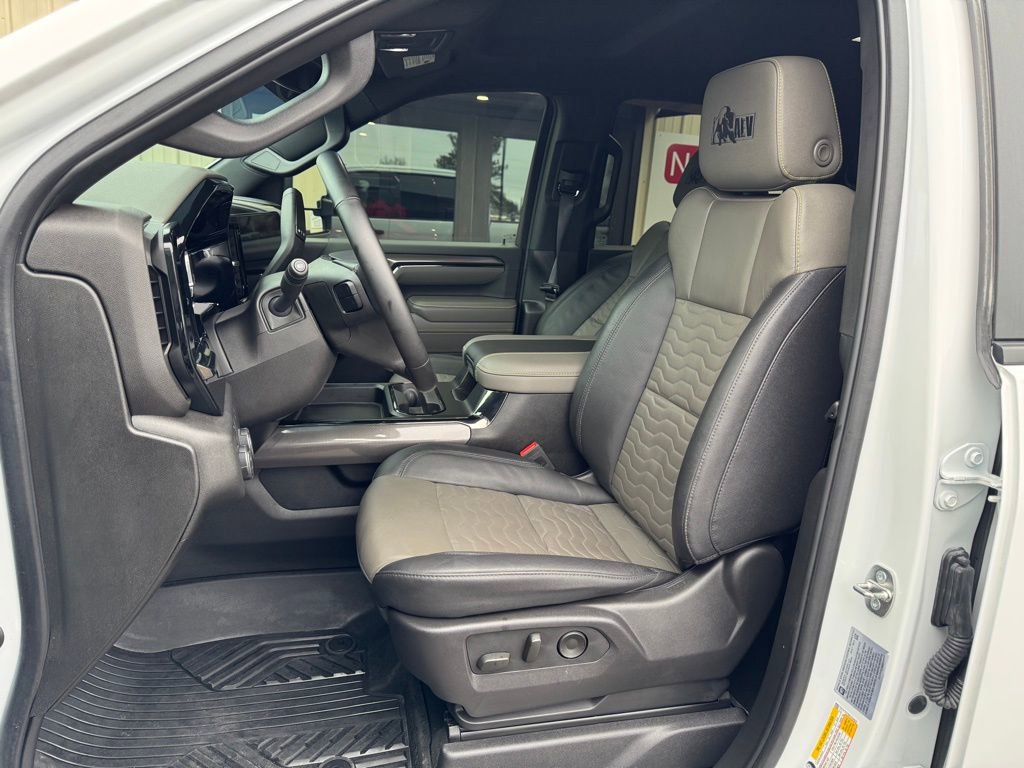 Used 2024 Chevrolet Silverado 2500 ZR2 w/ ZR2 Bison Edition image 3