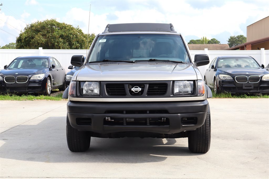 Used 2000 Nissan Frontier XE RWD image 2