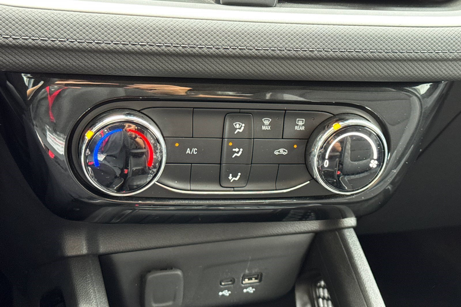 Used 2025 Chevrolet TrailBlazer LT w/ Driver Confidence Package AWD/4WD image 19