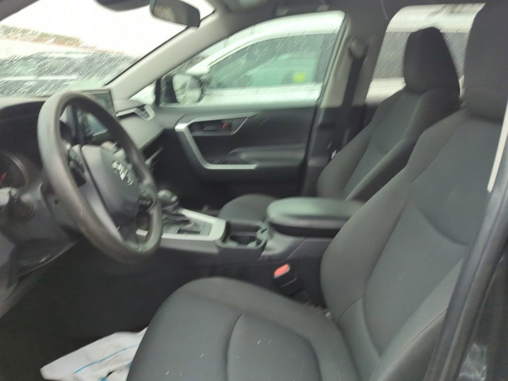 Used 2020 Toyota RAV4 LE image 6