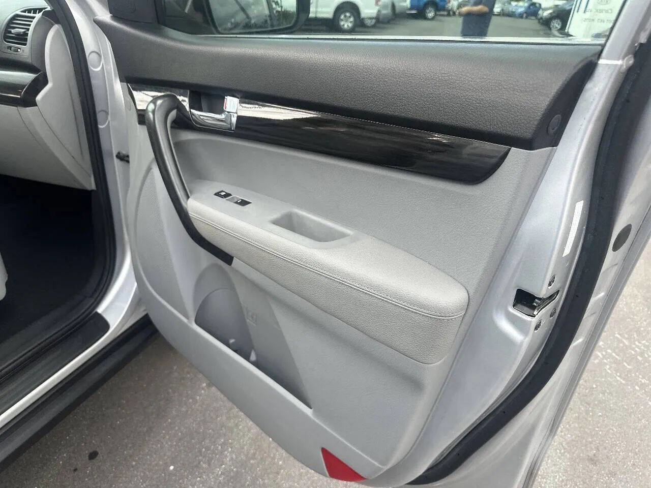 Used 2011 Kia Sorento LX 4dr SUV image 15