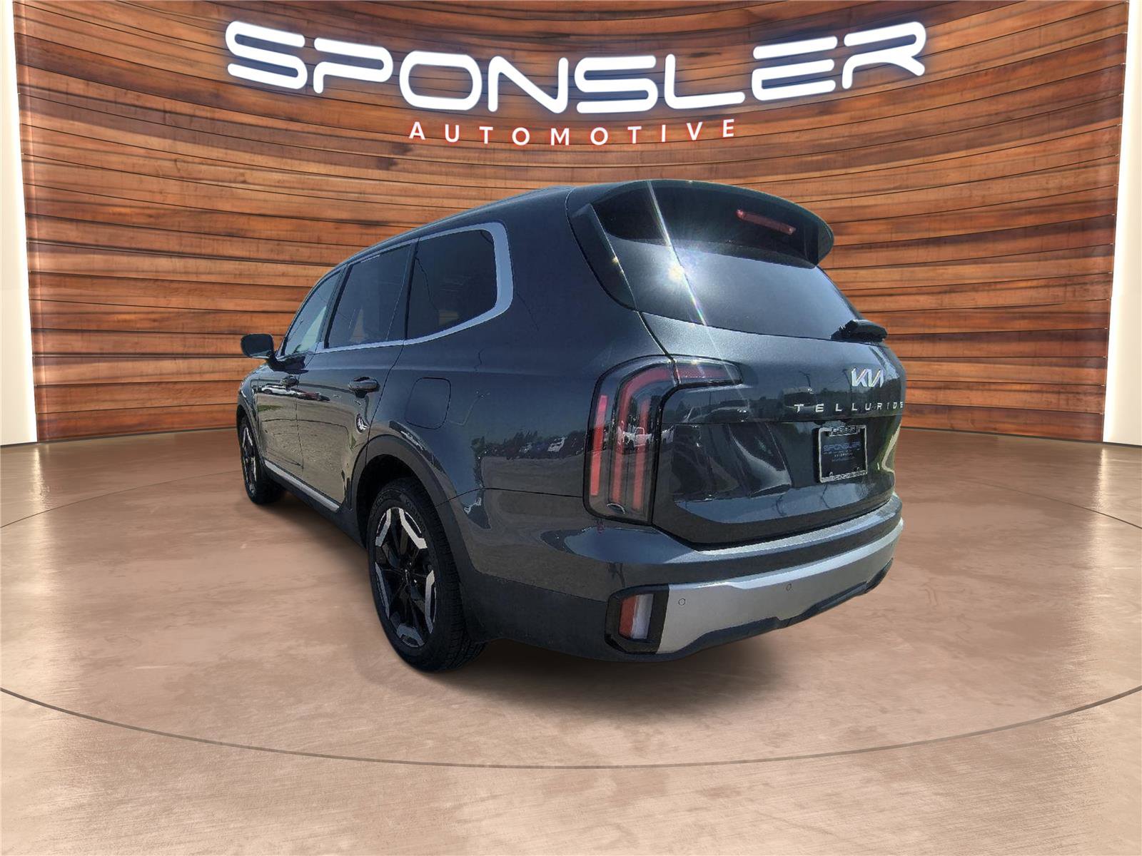 Used 2023 Kia Telluride EX w/ EX Captain's Chair Package AWD/4WD image 3