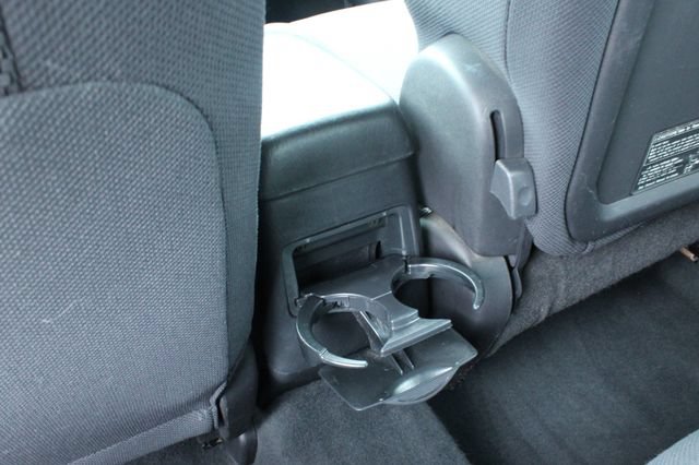 Used 2006 Pontiac Vibe w/ Preferred Package FWD image 29