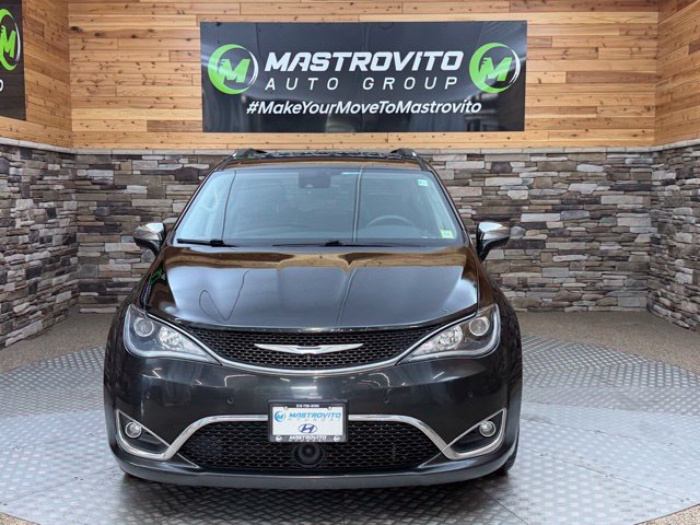 Used 2017 Chrysler Pacifica Limited FWD image 3