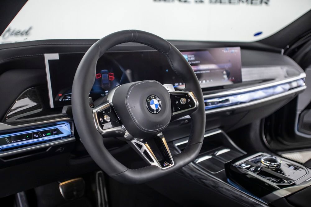 Used 2026 BMW 740i w/ Premium Package RWD image 22