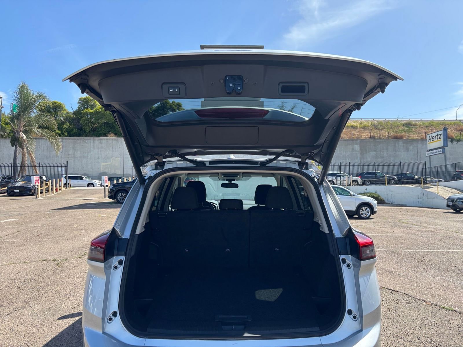 Used 2025 Nissan Rogue SV FWD image 33