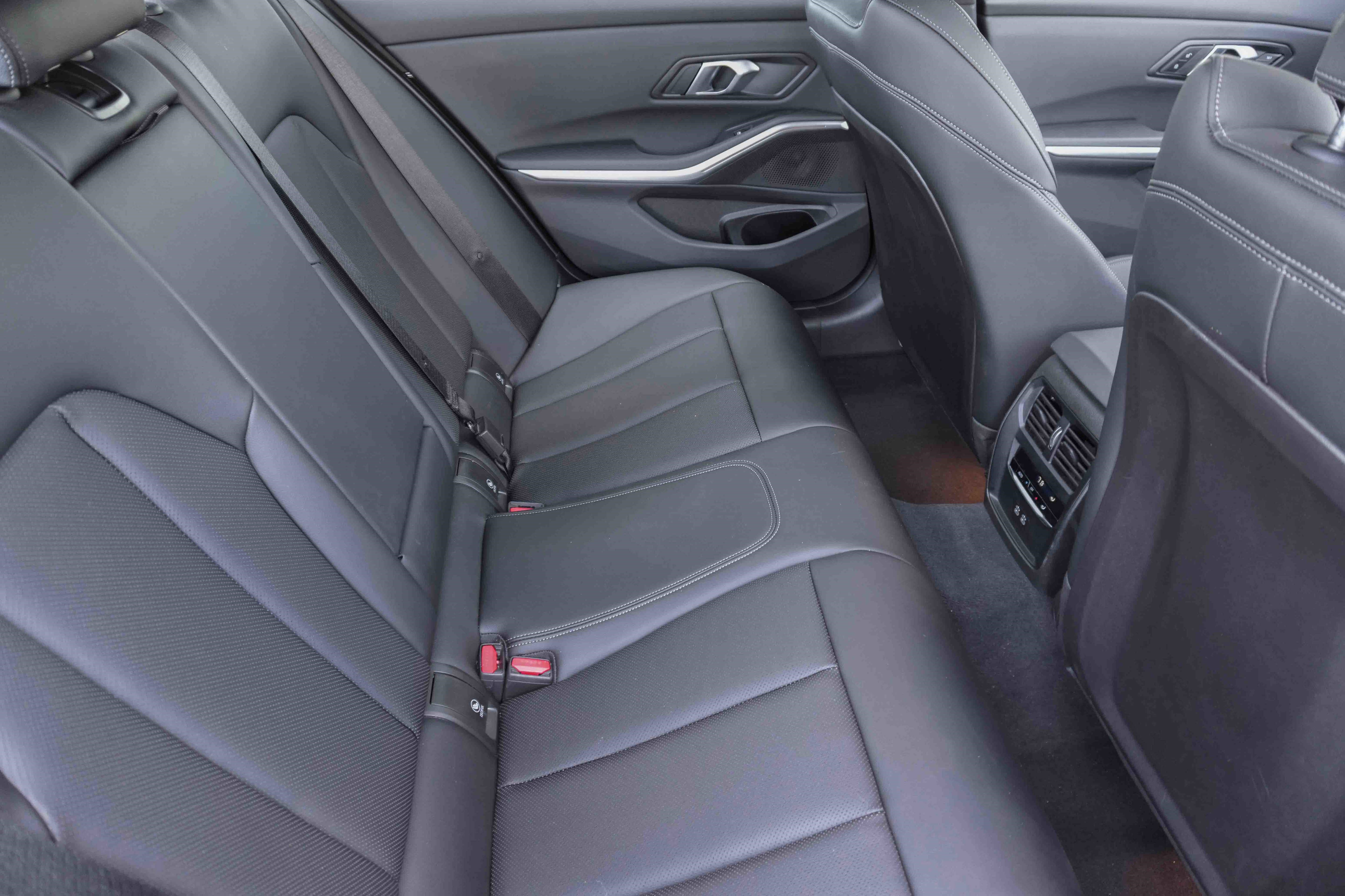 Certified 2024 BMW 330i Sedan image 33