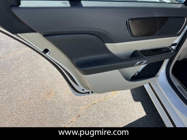 Used 2018 Lincoln Continental Select image 21