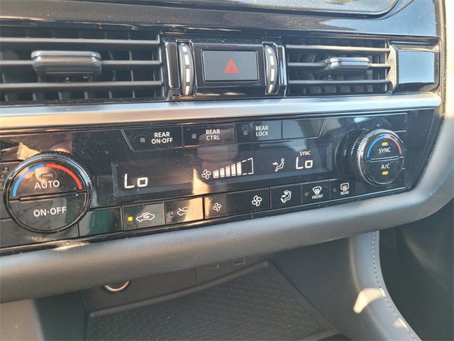 Used 2024 Nissan Pathfinder SV w/ SV Premium Package image 25