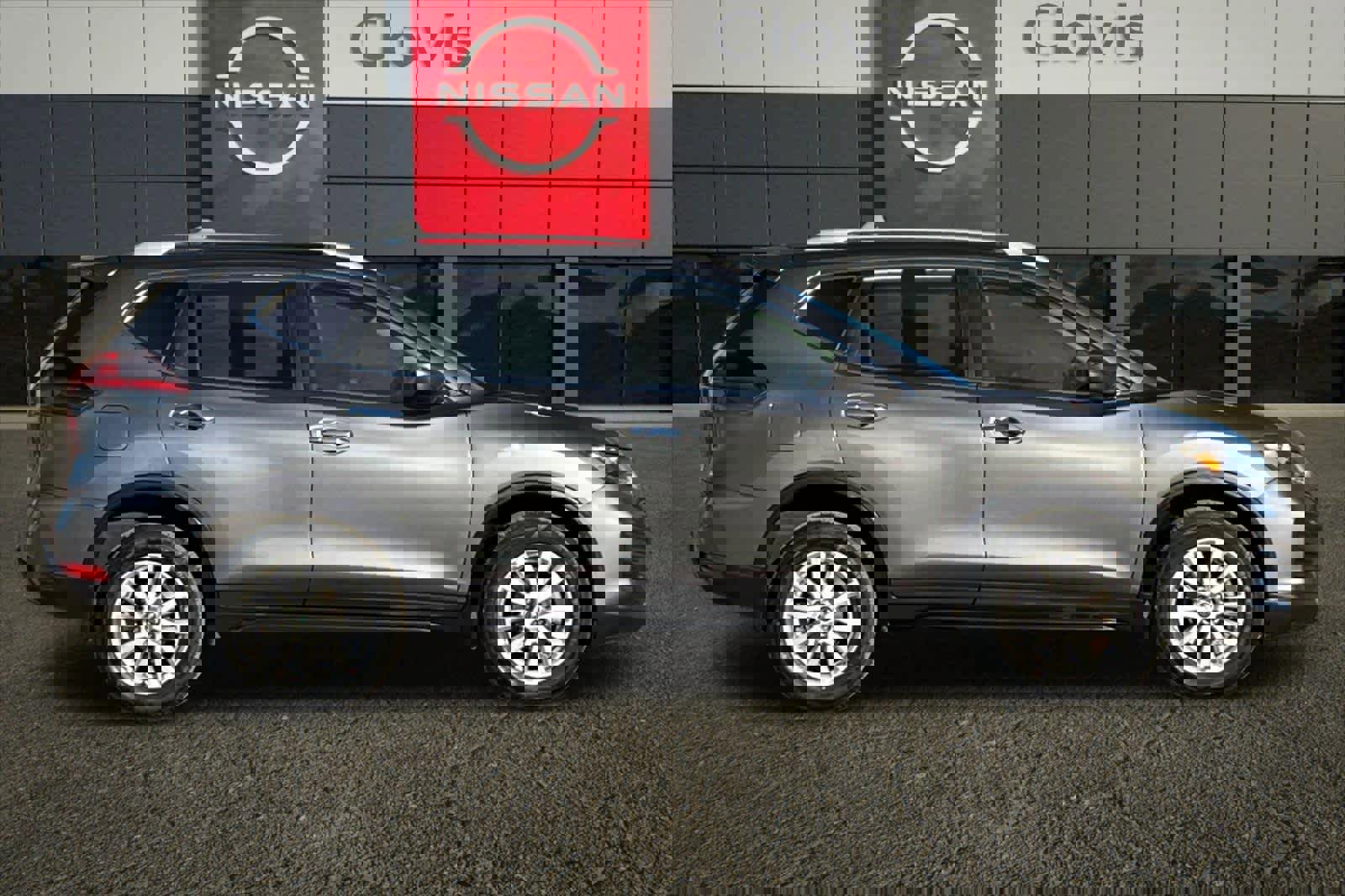 Used 2020 Nissan Rogue SV image 9