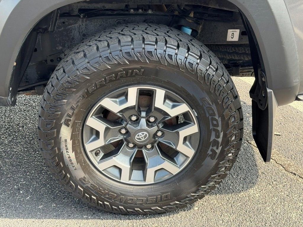 Used 2018 Toyota Tacoma TRD Off-Road image 8