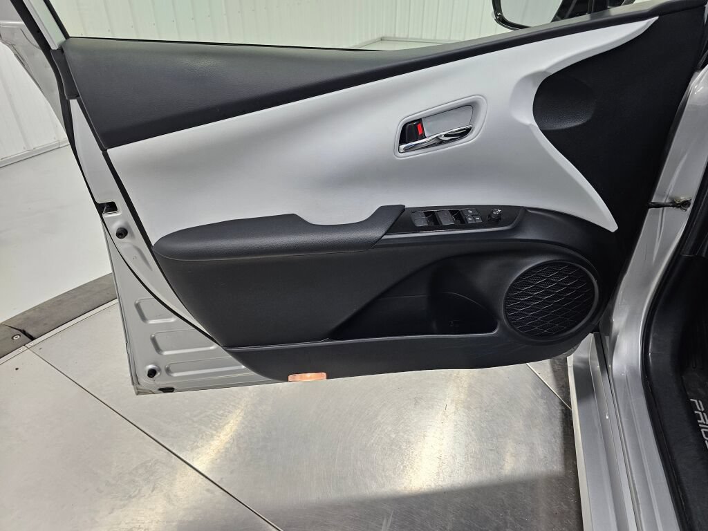 Used 2019 Toyota Prius XLE AWD/4WD image 27