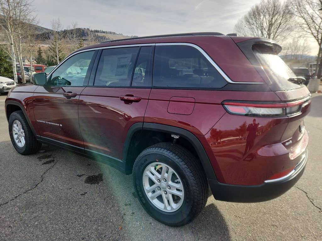 New 2025 Jeep Grand Cherokee Laredo image 3