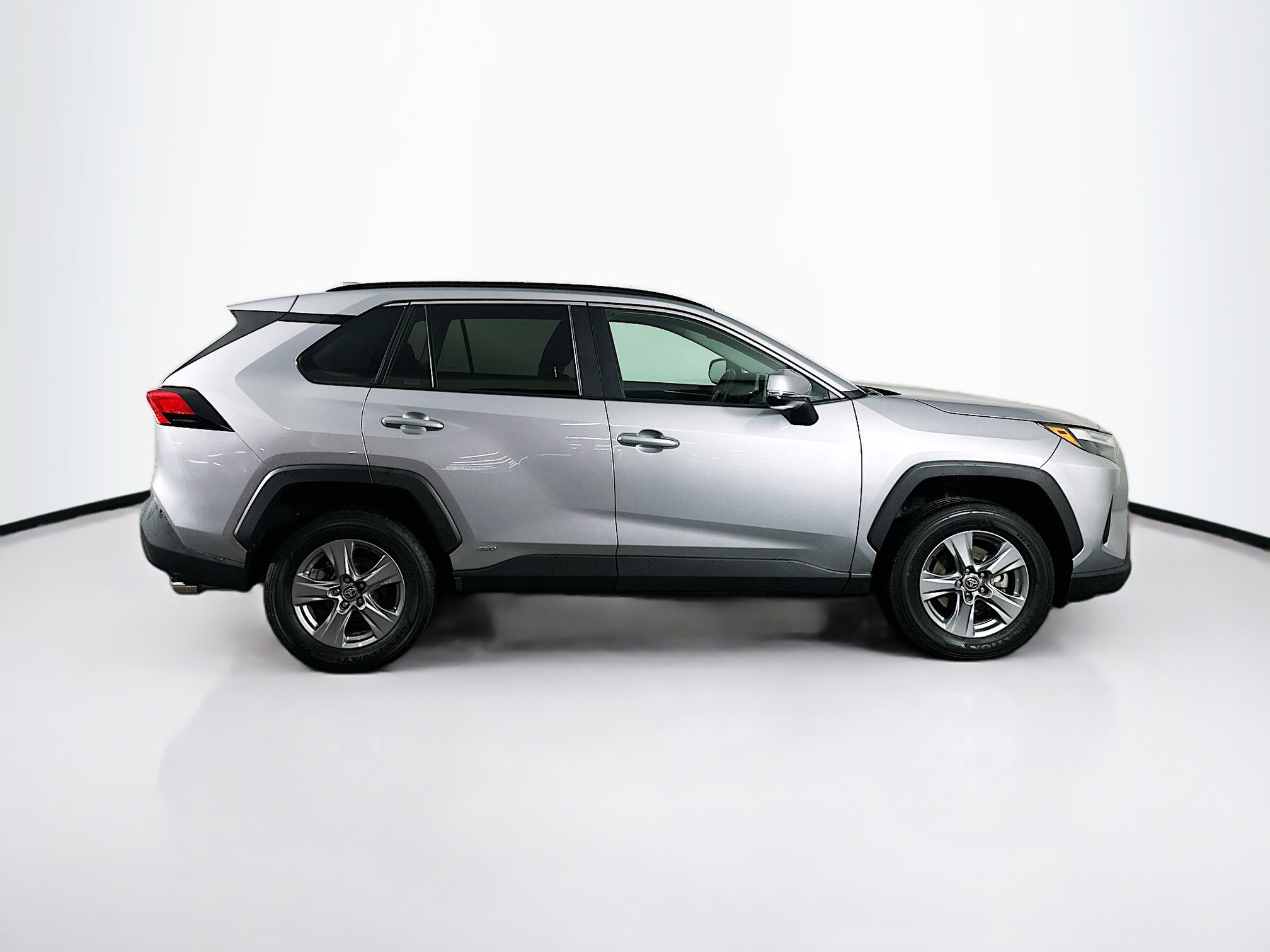 Used 2025 Toyota RAV4 XLE AWD/4WD image 10