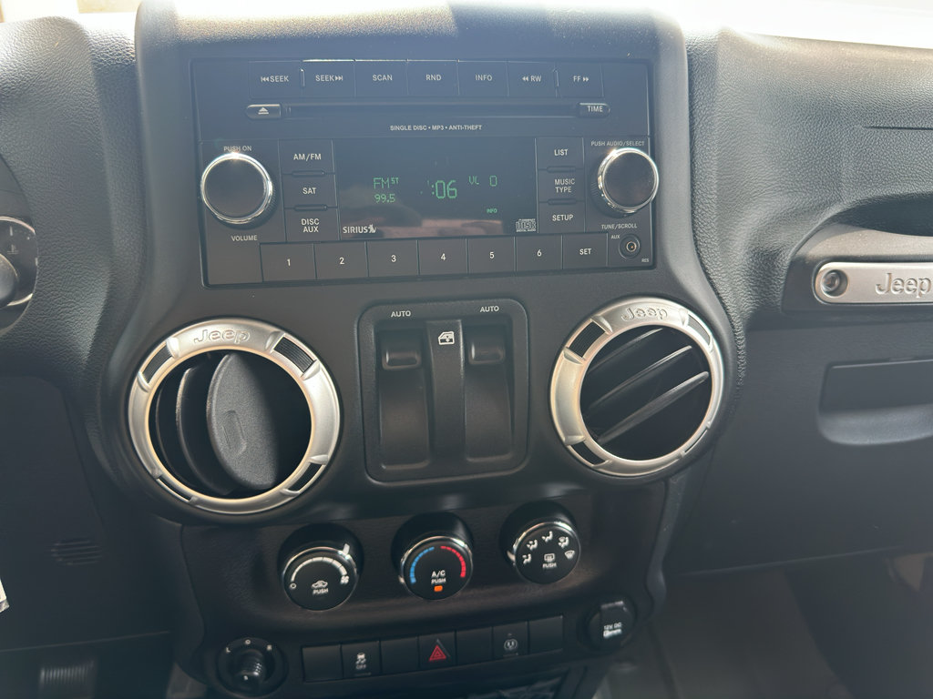Used 2017 Jeep Wrangler Rubicon w/ Power Convenience Group AWD/4WD image 18
