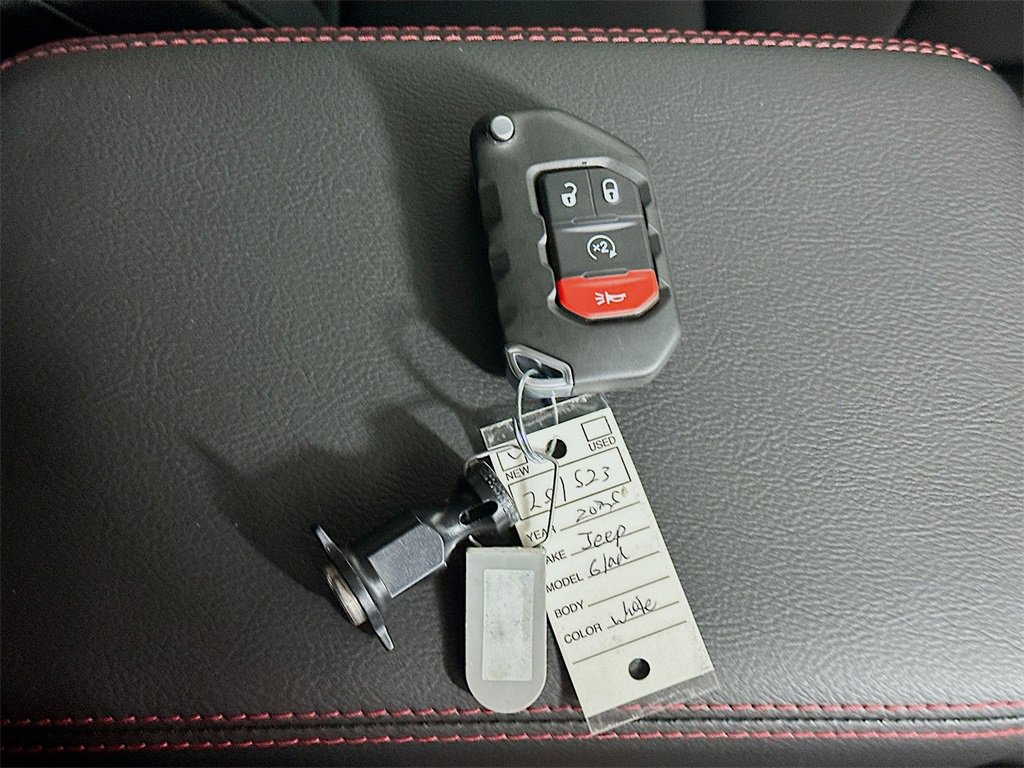 New 2025 Jeep Gladiator Rubicon w/ Convenience Group image 20