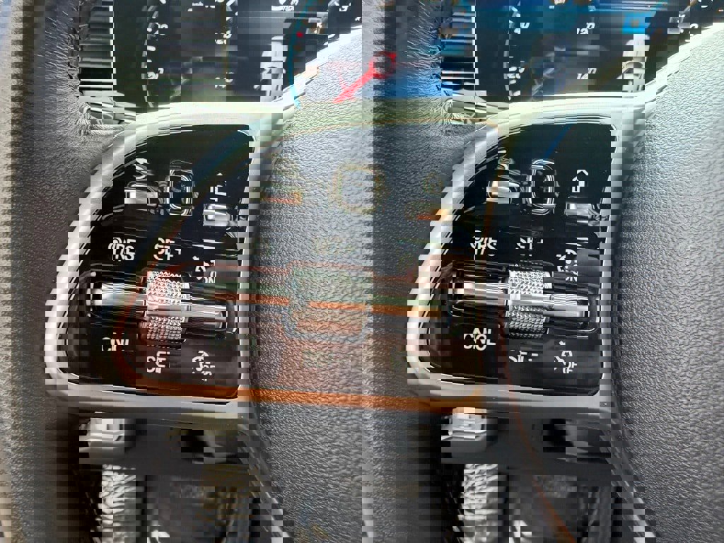 Used 2022 Mercedes-Benz GLE 350 4MATIC w/ Premium Package image 17