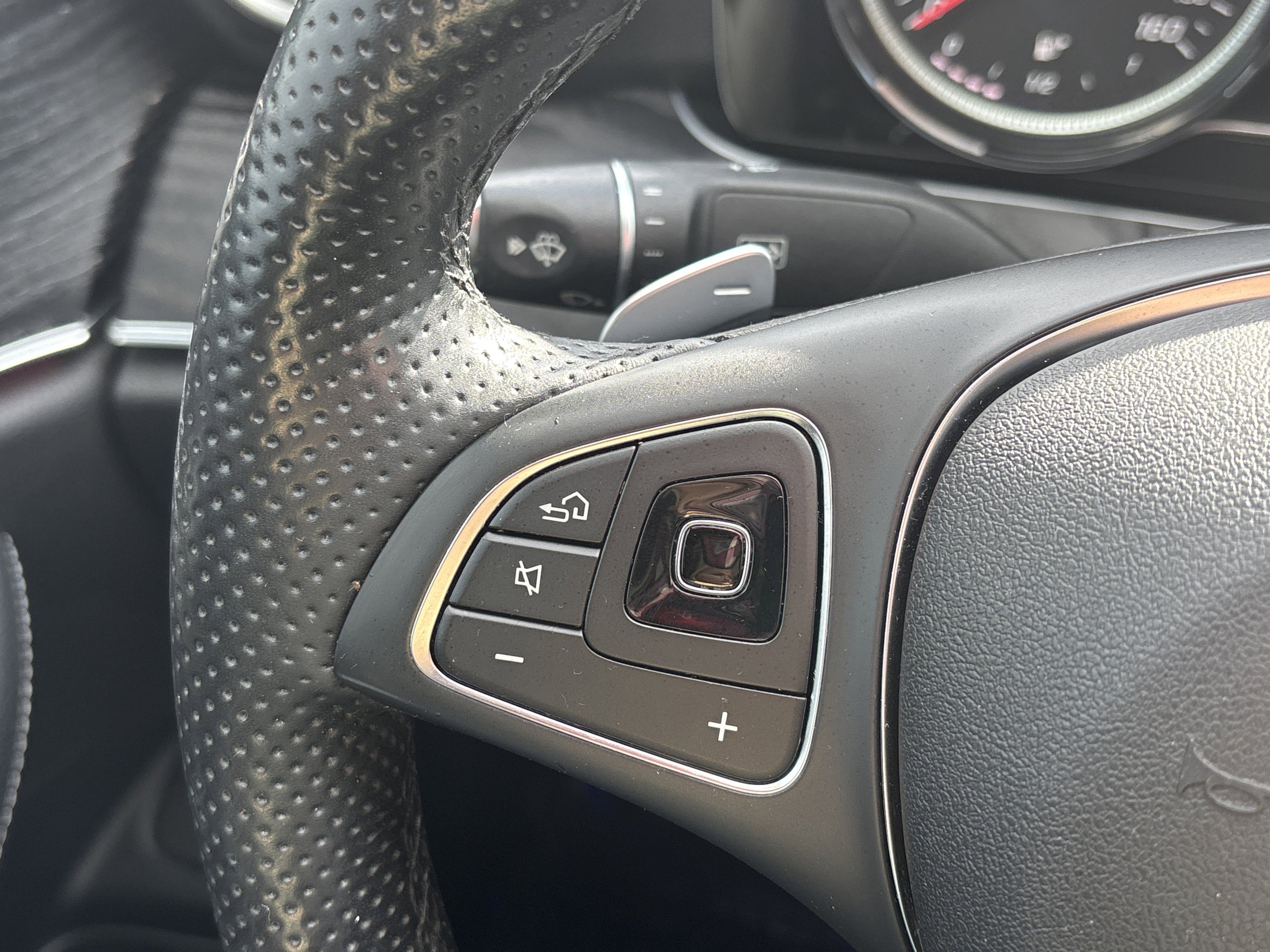 Used 2018 Mercedes-Benz E 300 4MATIC image 24