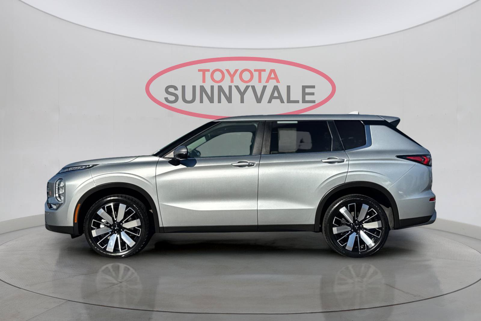 Used 2025 Mitsubishi Outlander SE FWD image 6
