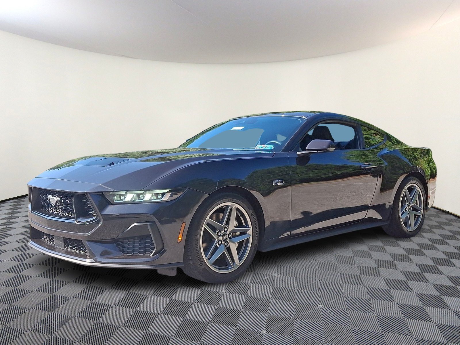 Used 2024 Ford Mustang GT RWD image 3