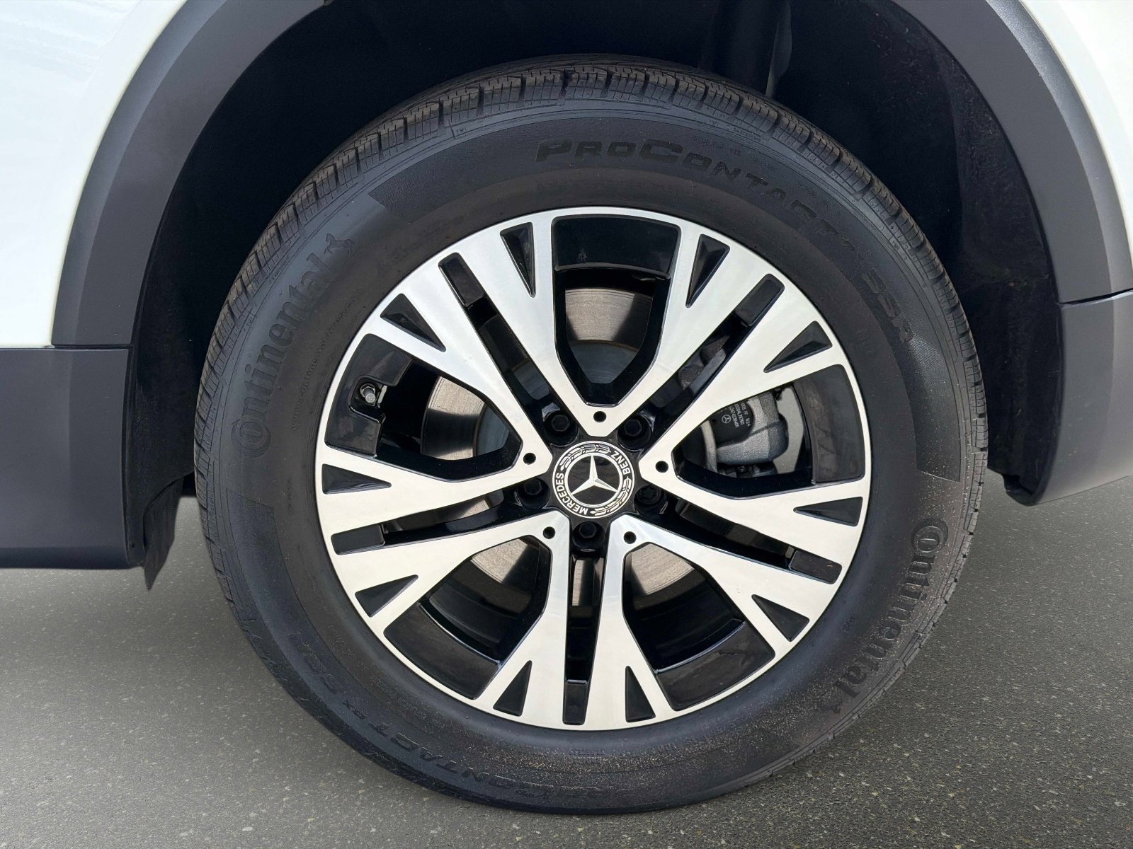 Used 2026 Mercedes-Benz GLB 250 4MATIC image 17