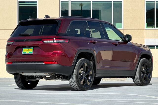 New 2026 Jeep Grand Cherokee Limited w/ Limited Altitude Package AWD/4WD image 4