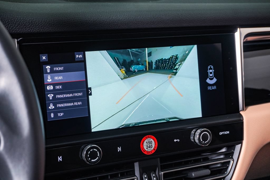 Certified 2025 Porsche Macan AWD/4WD image 22