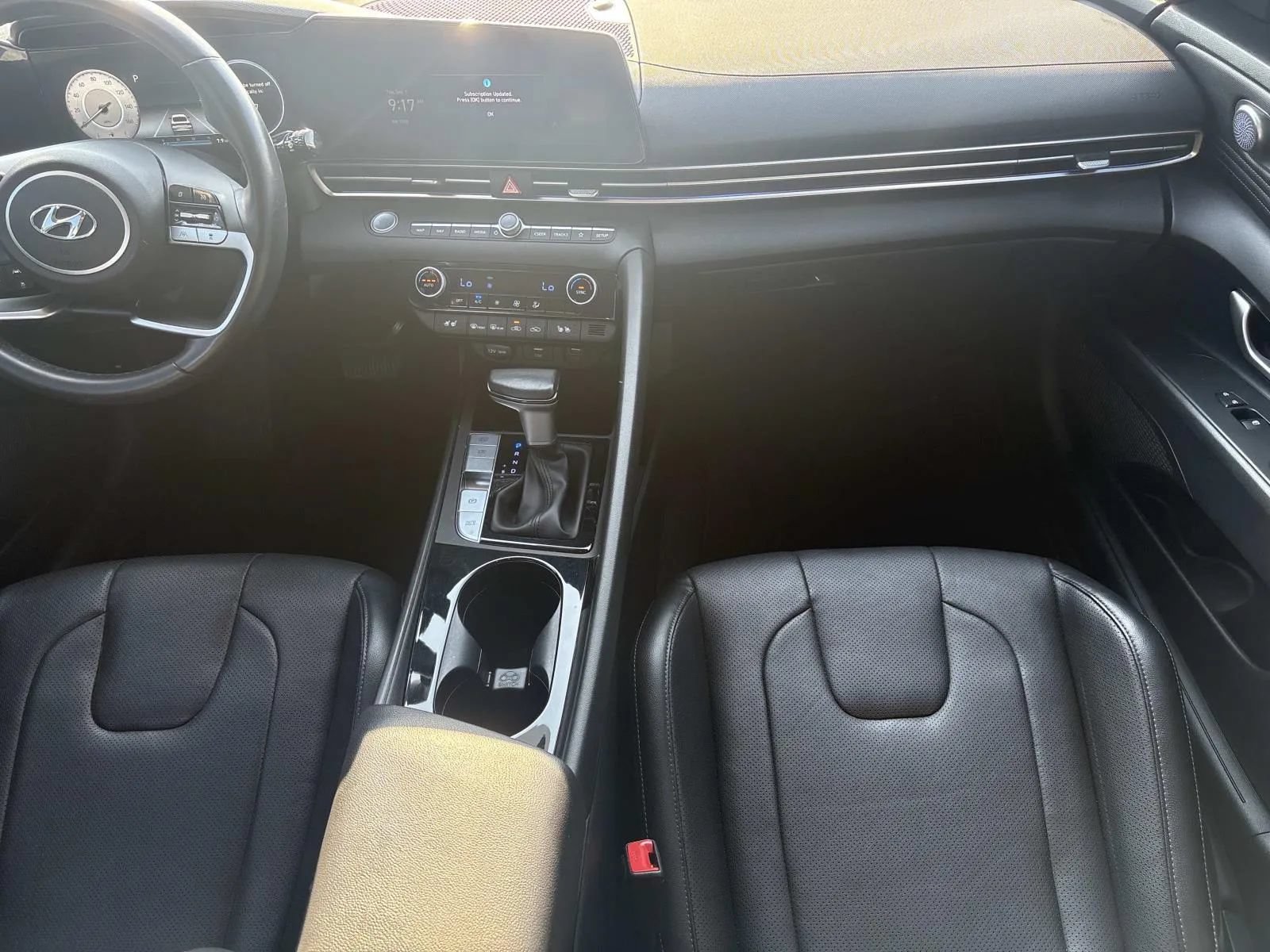 Used 2023 Hyundai Elantra Limited w/ Preferred Accessory Package FWD image 13