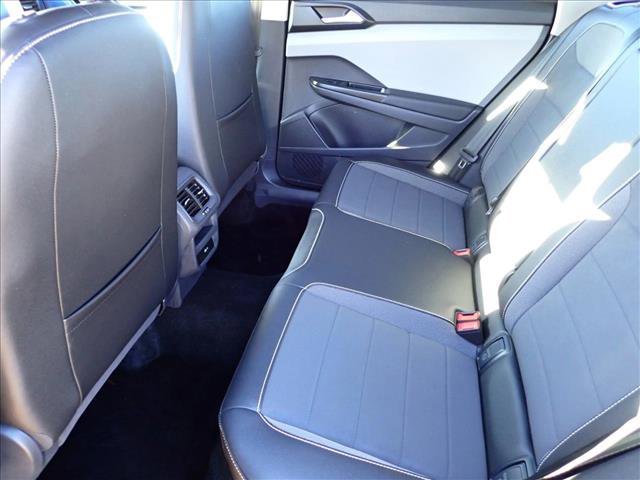 Used 2022 Volkswagen Taos SE w/ Panoramic Sunroof Package image 9