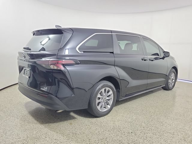 Used 2023 Toyota Sienna LE FWD image 5