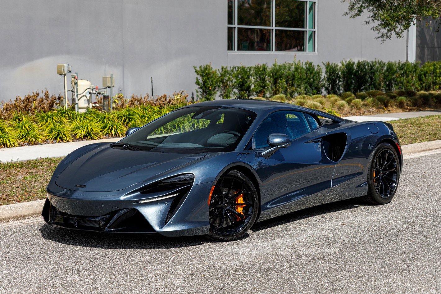 Used 2026 McLaren Artura RWD image 29