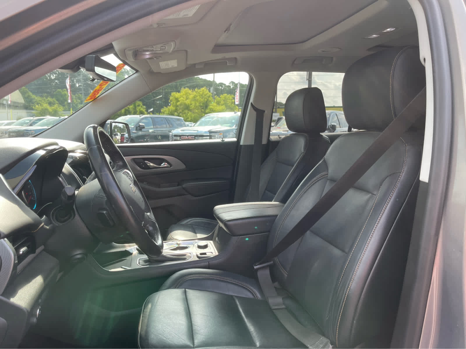 Used 2019 Chevrolet Traverse Premier w/ Driver Confidence II Package FWD image 12