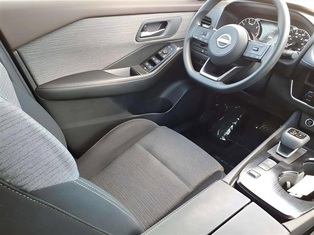 Used 2023 Nissan Rogue SV image 9