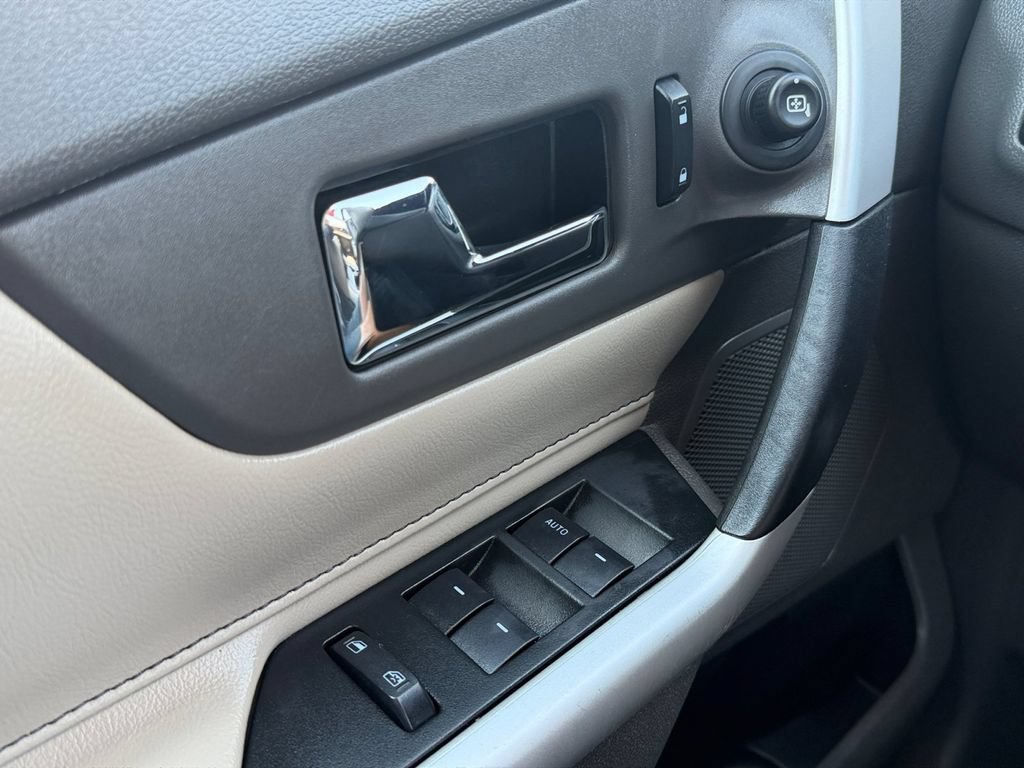 Used 2013 Ford Edge SEL FWD image 21