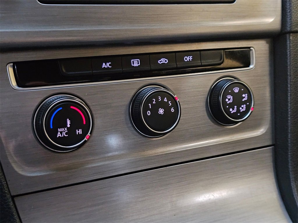 Used 2015 Volkswagen Golf SE image 28