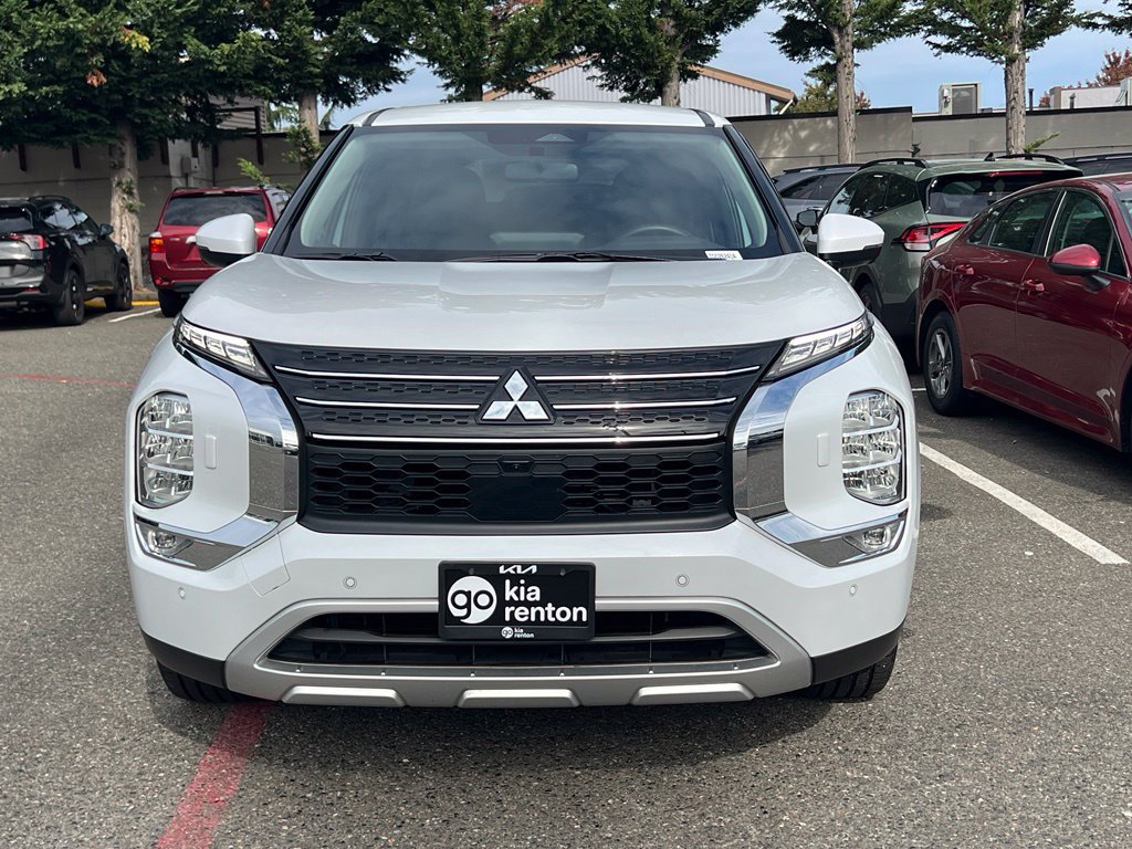 Used 2024 Mitsubishi Outlander 4WD Plug-In Hybrid image 4