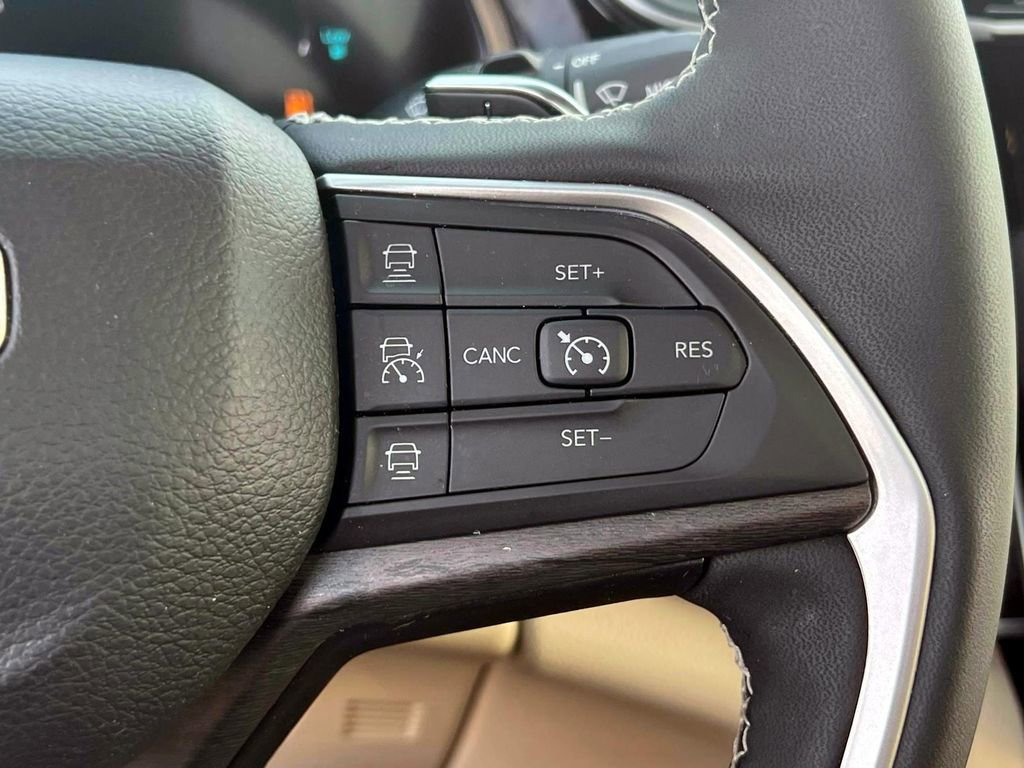 Used 2023 Jeep Grand Cherokee 4WD 4xe w/ Luxury Tech Group II image 22