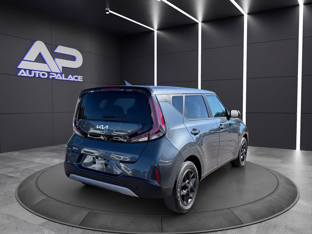 Used 2023 Kia Soul LX w/ Option Group 015 FWD image 6