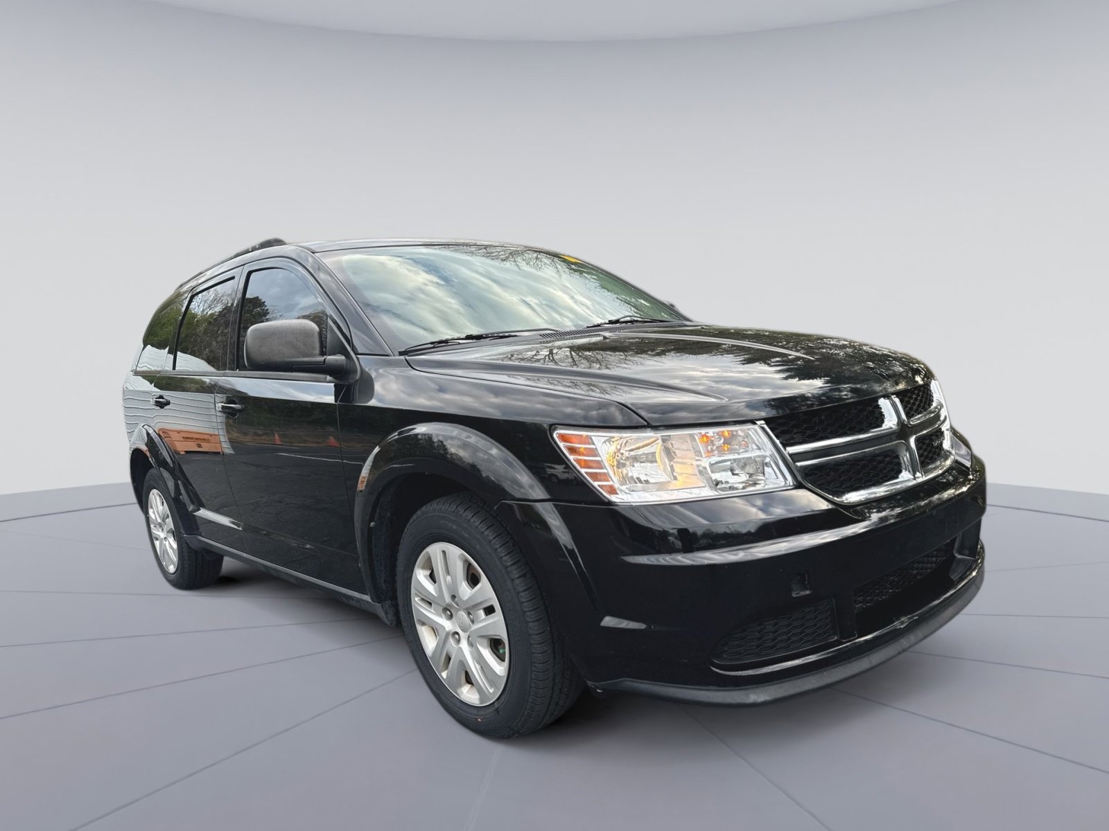 Used 2018 Dodge Journey SE image 1